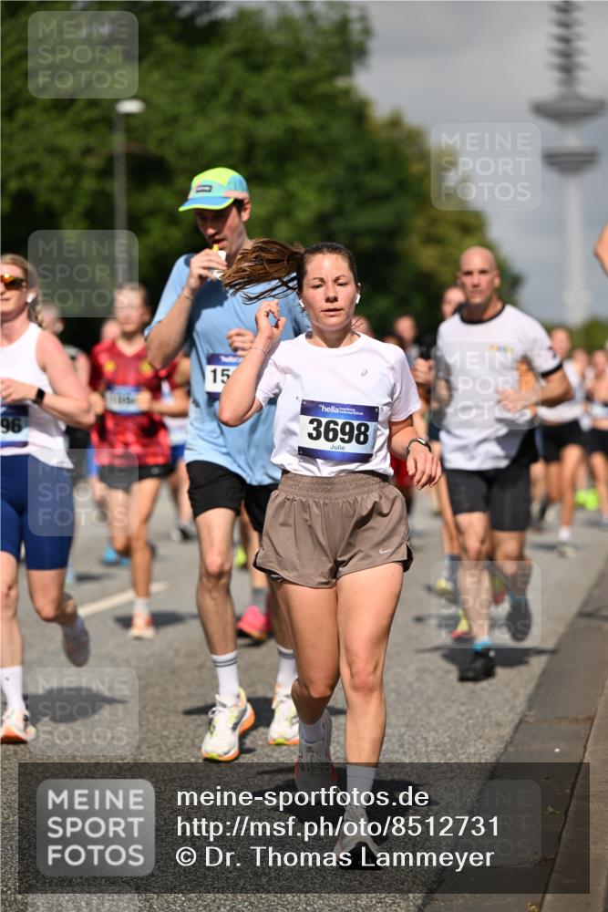 29.06.2025 - hella hamburg halbmarathon Dr. Thomas Lammeyer http://msf.ph/oto/8512731 29.06.2025 10:01:30 Kennedybrücke 1030, 1094, 1193, 1320, 1321, 1327, 1422, 2025, 2119, 2138, 2252, 2444, 2855, 2946, 3048, 3058, 3093, 3096, 3698, 3999, 4261, 4379, 5021, 5032, 5633, 5820, 5907, 6374, 6569, 6628, 6720, 6776, 6942, 7134, 7221, 7259, 7397, 7478, 7742, 7930, 7932, 7952, 7973, 8172, 8176, 8413, 8973, 9214, 9227, 9739, 9791, 9994, 10133, 10191, 10192, 10215, 10368, 10376, 10860, 11143, 11430 meine-sportfotos.de
