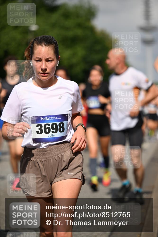 29.06.2025 - hella hamburg halbmarathon Dr. Thomas Lammeyer http://msf.ph/oto/8512765 29.06.2025 10:01:31 Kennedybrücke 1030, 1094, 1193, 1320, 1321, 1327, 1422, 1870, 2025, 2119, 2138, 2252, 2397, 2444, 2855, 2946, 3048, 3058, 3093, 3096, 3698, 3999, 4379, 5021, 5032, 5633, 5820, 5907, 6374, 6569, 6628, 6720, 6776, 6942, 7134, 7221, 7259, 7397, 7478, 7594, 7742, 7930, 7932, 7952, 7973, 8172, 8176, 8413, 8973, 9214, 9227, 9739, 9791, 9994, 10133, 10191, 10192, 10215, 10368, 10376, 10860, 11143, 11430 meine-sportfotos.de