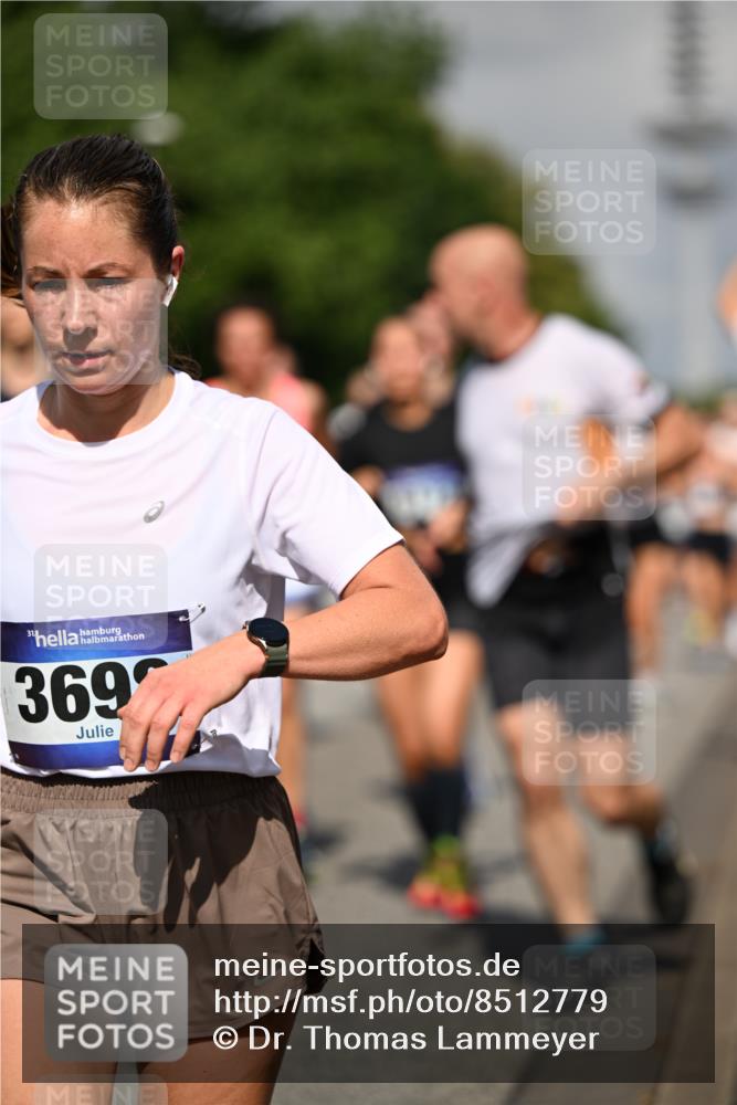 29.06.2025 - hella hamburg halbmarathon Dr. Thomas Lammeyer http://msf.ph/oto/8512779 29.06.2025 10:01:31 Kennedybrücke 1030, 1094, 1193, 1320, 1321, 1327, 1422, 1870, 2025, 2119, 2138, 2252, 2397, 2444, 2855, 2946, 3048, 3058, 3093, 3096, 3698, 3999, 4379, 5021, 5032, 5633, 5820, 5907, 6374, 6569, 6628, 6720, 6776, 6942, 7134, 7221, 7259, 7397, 7478, 7594, 7742, 7930, 7932, 7952, 7973, 8172, 8176, 8413, 8973, 9214, 9227, 9739, 9791, 9994, 10133, 10191, 10192, 10215, 10368, 10376, 10860, 11143, 11430 meine-sportfotos.de