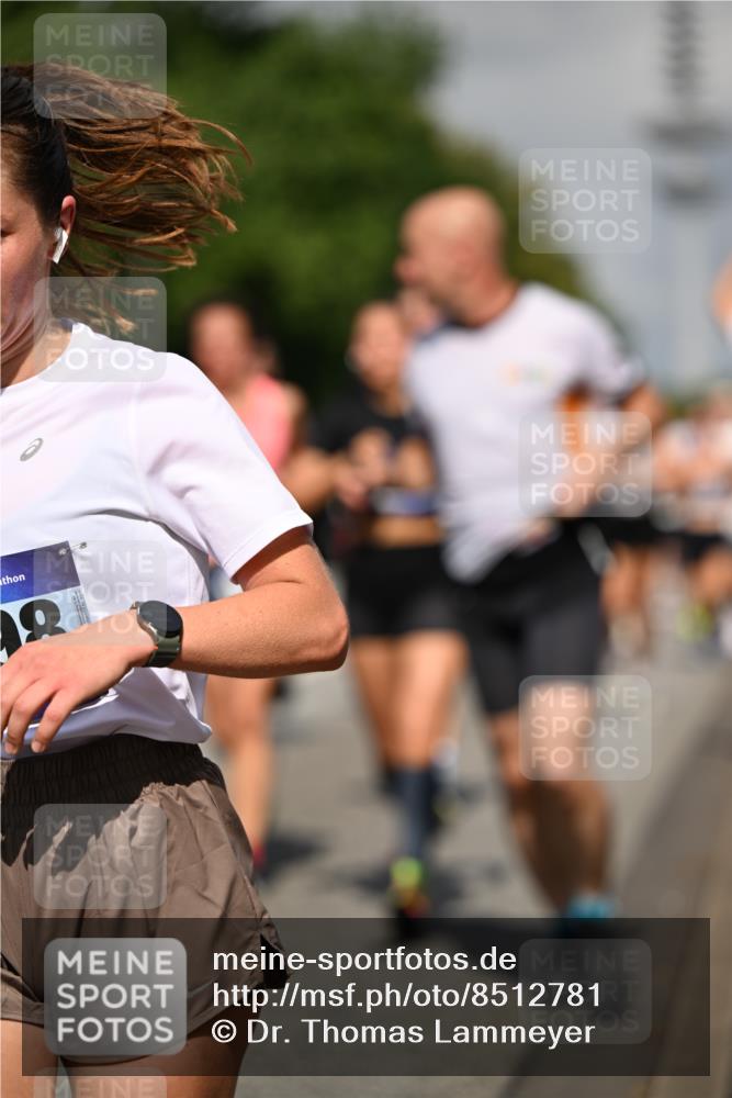 29.06.2025 - hella hamburg halbmarathon Dr. Thomas Lammeyer http://msf.ph/oto/8512781 29.06.2025 10:01:31 Kennedybrücke 1030, 1094, 1193, 1320, 1321, 1327, 1422, 1870, 2025, 2119, 2138, 2252, 2397, 2444, 2855, 2946, 3048, 3058, 3093, 3096, 3698, 3999, 4379, 5021, 5032, 5633, 5820, 5907, 6374, 6569, 6628, 6720, 6776, 6942, 7134, 7221, 7259, 7397, 7478, 7594, 7742, 7930, 7932, 7952, 7973, 8172, 8176, 8413, 8973, 9214, 9227, 9739, 9791, 9994, 10133, 10191, 10192, 10215, 10368, 10376, 10860, 11143, 11430 meine-sportfotos.de