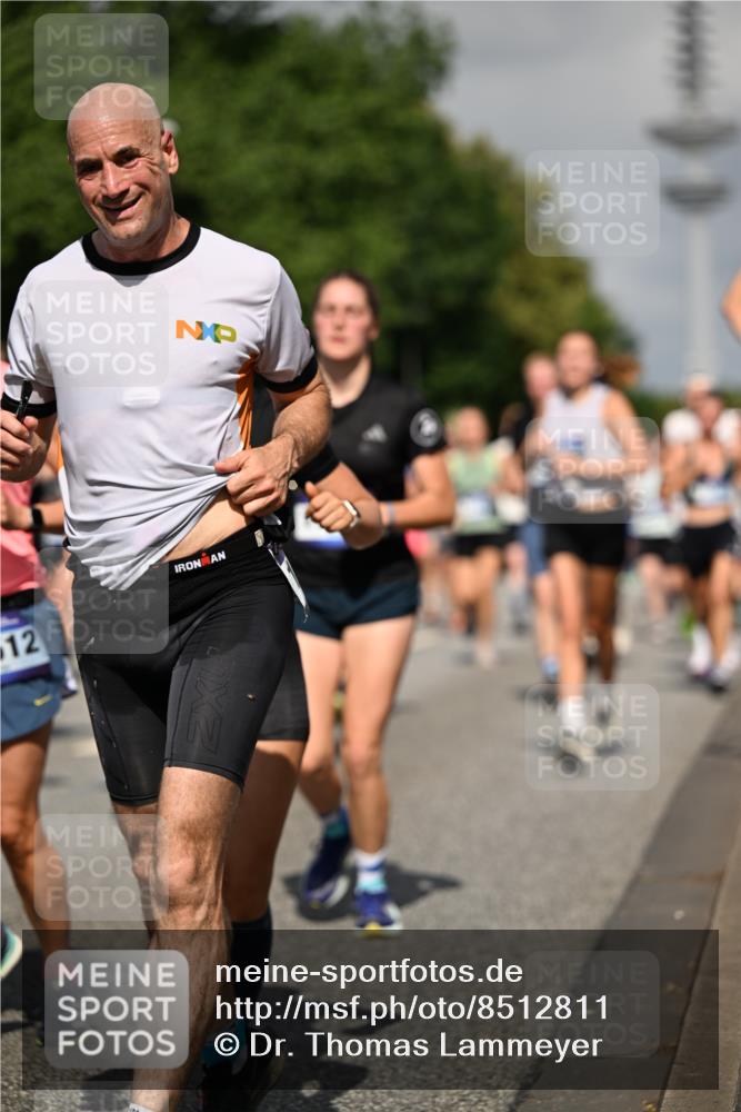 29.06.2025 - hella hamburg halbmarathon Dr. Thomas Lammeyer http://msf.ph/oto/8512811 29.06.2025 10:01:32 Kennedybrücke 1030, 1094, 1193, 1320, 1321, 1335, 1422, 1870, 2025, 2138, 2252, 2397, 2444, 2855, 2946, 3048, 3058, 3093, 3096, 3698, 3999, 4379, 5021, 5032, 5633, 5820, 5907, 6374, 6569, 6628, 6720, 6776, 6942, 7134, 7221, 7259, 7397, 7478, 7594, 7742, 7930, 7932, 7952, 7973, 8172, 8176, 8413, 8689, 8973, 9214, 9227, 9739, 9791, 9994, 10133, 10191, 10192, 10215, 10368, 10376, 10860, 11143, 11430 meine-sportfotos.de