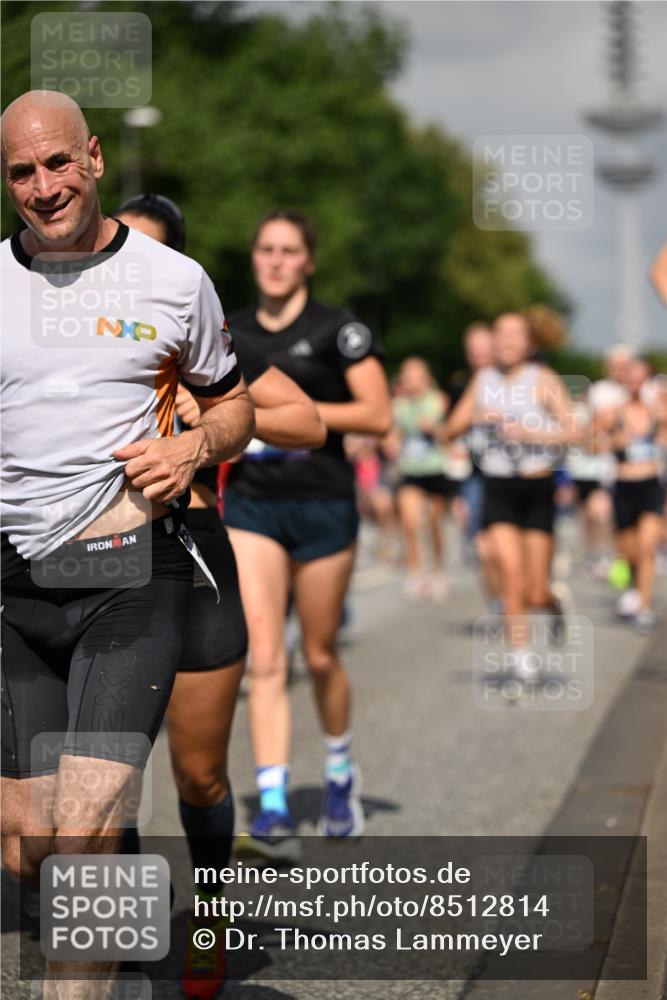 29.06.2025 - hella hamburg halbmarathon Dr. Thomas Lammeyer http://msf.ph/oto/8512814 29.06.2025 10:01:32 Kennedybrücke 1030, 1094, 1193, 1320, 1321, 1335, 1422, 1870, 2025, 2138, 2252, 2397, 2444, 2855, 2946, 3048, 3058, 3093, 3096, 3698, 3999, 4379, 5021, 5032, 5633, 5820, 5907, 6374, 6569, 6628, 6720, 6776, 6942, 7134, 7221, 7259, 7397, 7478, 7594, 7742, 7930, 7932, 7952, 7973, 8172, 8176, 8413, 8689, 8973, 9214, 9227, 9739, 9791, 9994, 10133, 10191, 10192, 10215, 10368, 10376, 10860, 11143, 11430 meine-sportfotos.de