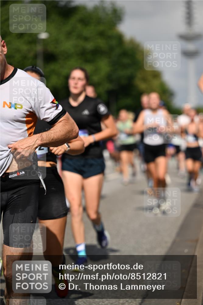 29.06.2025 - hella hamburg halbmarathon Dr. Thomas Lammeyer http://msf.ph/oto/8512821 29.06.2025 10:01:32 Kennedybrücke 1030, 1094, 1193, 1320, 1321, 1335, 1422, 1870, 2025, 2138, 2252, 2397, 2444, 2855, 2946, 3048, 3058, 3093, 3096, 3698, 3999, 4379, 5021, 5032, 5633, 5820, 5907, 6374, 6569, 6628, 6720, 6776, 6942, 7134, 7221, 7259, 7397, 7478, 7594, 7742, 7930, 7932, 7952, 7973, 8172, 8176, 8413, 8689, 8973, 9214, 9227, 9739, 9791, 9994, 10133, 10191, 10192, 10215, 10368, 10376, 10860, 11143, 11430 meine-sportfotos.de