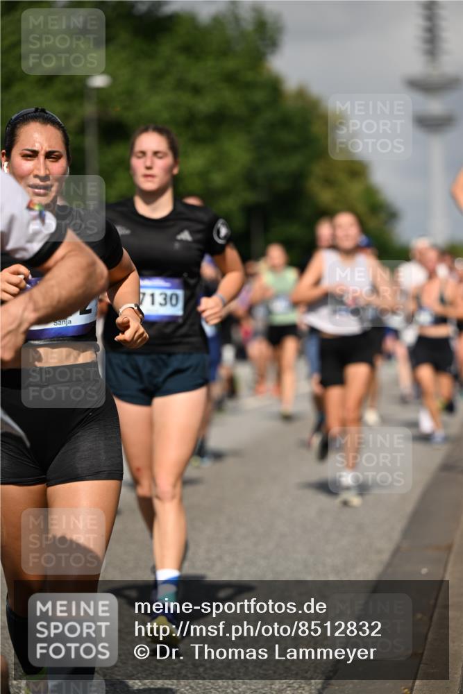 29.06.2025 - hella hamburg halbmarathon Dr. Thomas Lammeyer http://msf.ph/oto/8512832 29.06.2025 10:01:33 Kennedybrücke 1030, 1094, 1193, 1258, 1320, 1321, 1335, 1422, 1870, 2025, 2138, 2252, 2397, 2444, 2855, 2946, 3048, 3058, 3093, 3096, 3698, 3999, 4379, 4986, 5021, 5032, 5633, 5820, 5907, 6374, 6569, 6628, 6720, 6776, 6942, 7134, 7221, 7397, 7478, 7594, 7724, 7742, 7930, 7932, 7952, 7973, 8172, 8176, 8413, 8689, 8973, 9214, 9227, 9739, 9791, 9994, 10133, 10191, 10192, 10215, 10368, 10376, 10860, 11143, 11430 meine-sportfotos.de