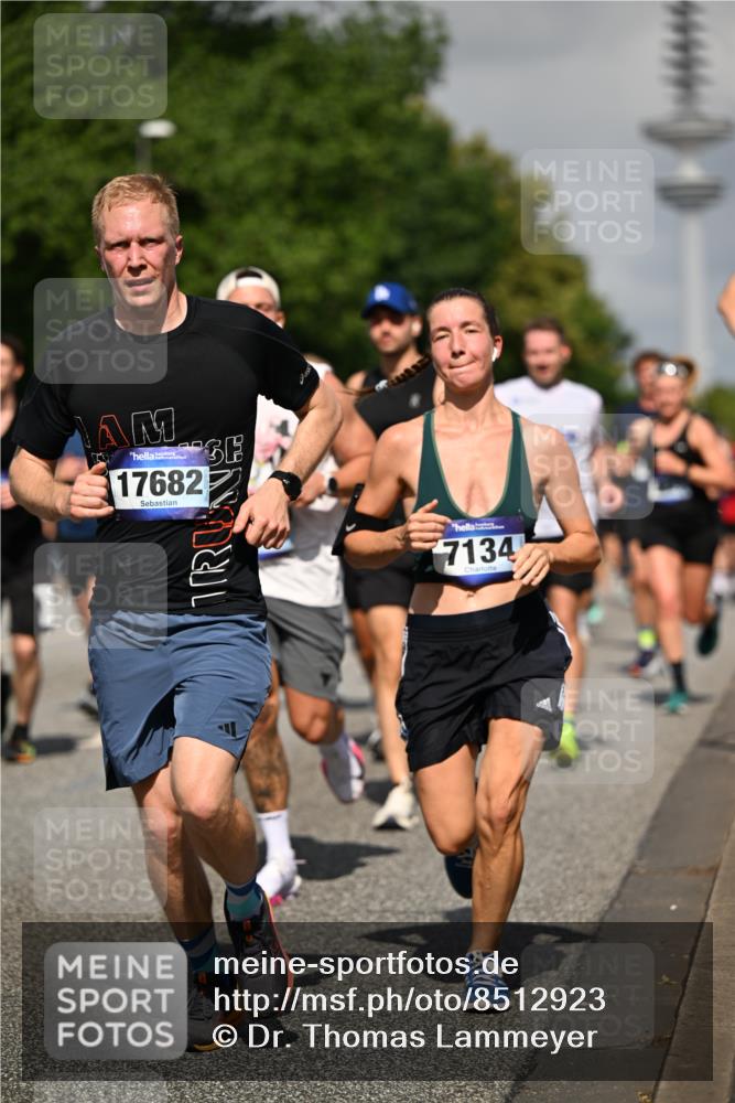 29.06.2025 - hella hamburg halbmarathon Dr. Thomas Lammeyer http://msf.ph/oto/8512923 29.06.2025 10:01:36 Kennedybrücke 1030, 1094, 1193, 1258, 1320, 1321, 1335, 1422, 1870, 2138, 2252, 2397, 2444, 2946, 3048, 3058, 3096, 3698, 3999, 4379, 4986, 5021, 5032, 5633, 5672, 5820, 5907, 6356, 6374, 6569, 6628, 6720, 6776, 7134, 7221, 7478, 7594, 7646, 7724, 7742, 7930, 7932, 7952, 7973, 8172, 8176, 8413, 8689, 8973, 9214, 9227, 9739, 9791, 9994, 10368, 10376, 10860, 11143, 11430 meine-sportfotos.de