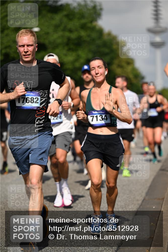 29.06.2025 - hella hamburg halbmarathon Dr. Thomas Lammeyer http://msf.ph/oto/8512928 29.06.2025 10:01:36 Kennedybrücke 1030, 1094, 1193, 1258, 1320, 1321, 1335, 1422, 1870, 2138, 2252, 2397, 2444, 2946, 3048, 3058, 3096, 3698, 3999, 4379, 4986, 5021, 5032, 5633, 5672, 5820, 5907, 6356, 6374, 6569, 6628, 6720, 6776, 7134, 7221, 7478, 7594, 7646, 7724, 7742, 7930, 7932, 7952, 7973, 8172, 8176, 8413, 8689, 8973, 9214, 9227, 9739, 9791, 9994, 10368, 10376, 10860, 11143, 11430 meine-sportfotos.de