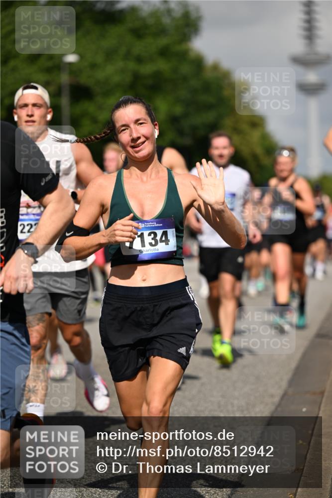 29.06.2025 - hella hamburg halbmarathon Dr. Thomas Lammeyer http://msf.ph/oto/8512942 29.06.2025 10:01:37 Kennedybrücke 1094, 1193, 1258, 1320, 1321, 1335, 1422, 1870, 2138, 2252, 2397, 2444, 2448, 2946, 3048, 3058, 3096, 3698, 3999, 4379, 4986, 5021, 5032, 5633, 5672, 5820, 5907, 6356, 6374, 6569, 6628, 6720, 6776, 7134, 7221, 7478, 7594, 7646, 7724, 7742, 7930, 7952, 7973, 8172, 8176, 8413, 8689, 8973, 9145, 9214, 9227, 9739, 9791, 9994, 10368, 10376, 10860, 11143, 11430 meine-sportfotos.de