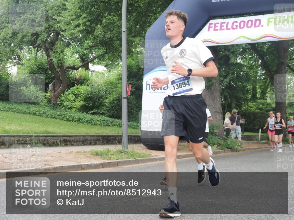 29.06.2025 - hella hamburg halbmarathon KatJ http://msf.ph/oto/8512943 29.06.2025 10:45:09 Zwischen KM18-KM19 2606 meine-sportfotos.de