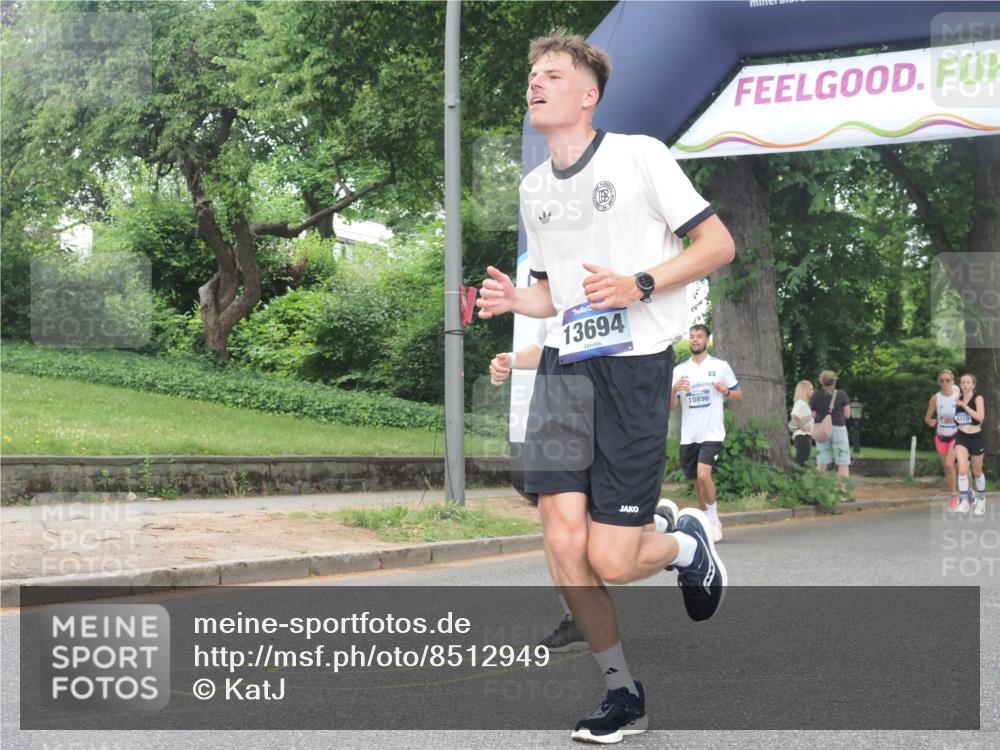 29.06.2025 - hella hamburg halbmarathon KatJ http://msf.ph/oto/8512949 29.06.2025 10:45:09 Zwischen KM18-KM19 2606 meine-sportfotos.de
