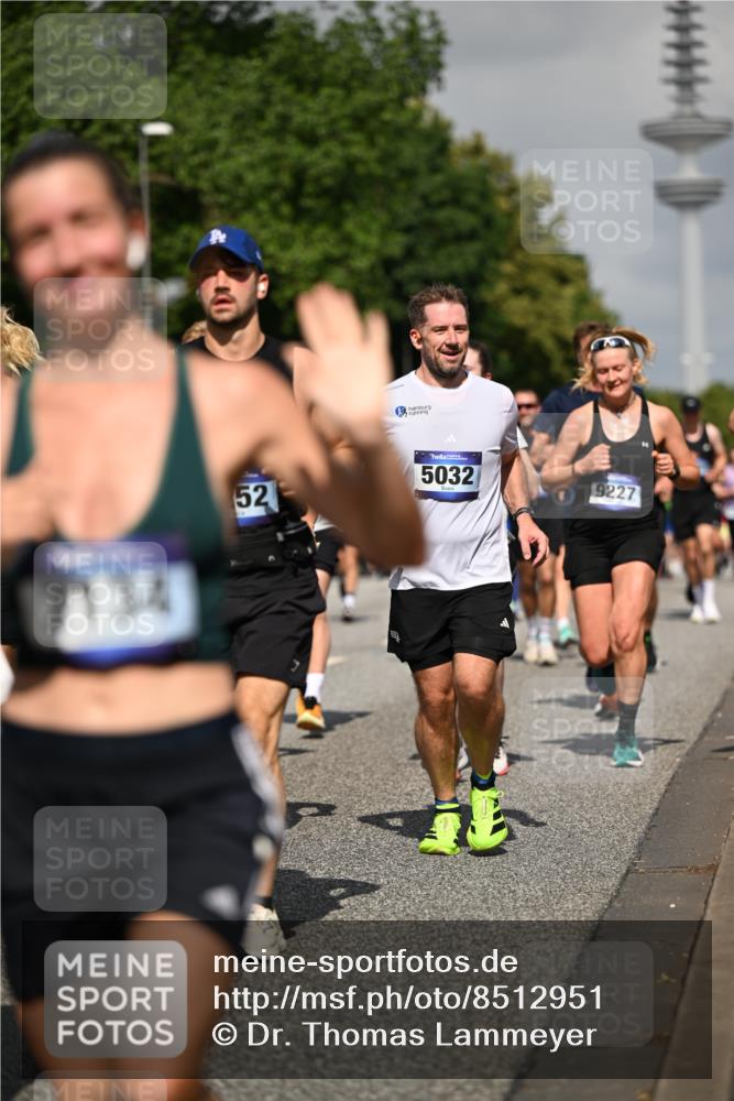 29.06.2025 - hella hamburg halbmarathon Dr. Thomas Lammeyer http://msf.ph/oto/8512951 29.06.2025 10:01:37 Kennedybrücke 1094, 1193, 1258, 1320, 1321, 1335, 1422, 1870, 2138, 2252, 2397, 2444, 2448, 2946, 3048, 3058, 3096, 3698, 3999, 4379, 4986, 5021, 5032, 5633, 5672, 5820, 5907, 6356, 6374, 6569, 6628, 6720, 6776, 7134, 7221, 7478, 7594, 7646, 7724, 7742, 7930, 7952, 7973, 8172, 8176, 8413, 8689, 8973, 9145, 9214, 9227, 9739, 9791, 9994, 10368, 10376, 10860, 11143, 11430 meine-sportfotos.de