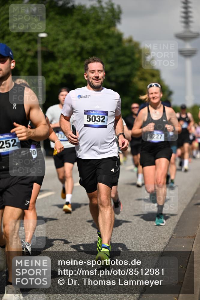 29.06.2025 - hella hamburg halbmarathon Dr. Thomas Lammeyer http://msf.ph/oto/8512981 29.06.2025 10:01:38 Kennedybrücke 1094, 1193, 1258, 1320, 1321, 1335, 1422, 1870, 2138, 2252, 2397, 2444, 2448, 2488, 2946, 3048, 3058, 3096, 3698, 3999, 4379, 4986, 5021, 5032, 5633, 5672, 5820, 5907, 6356, 6374, 6569, 6628, 6776, 7134, 7221, 7478, 7594, 7646, 7724, 7742, 7952, 7973, 8172, 8176, 8413, 8689, 8973, 9145, 9214, 9227, 9739, 9791, 9994, 10368, 10376, 10860, 11143, 11430 meine-sportfotos.de