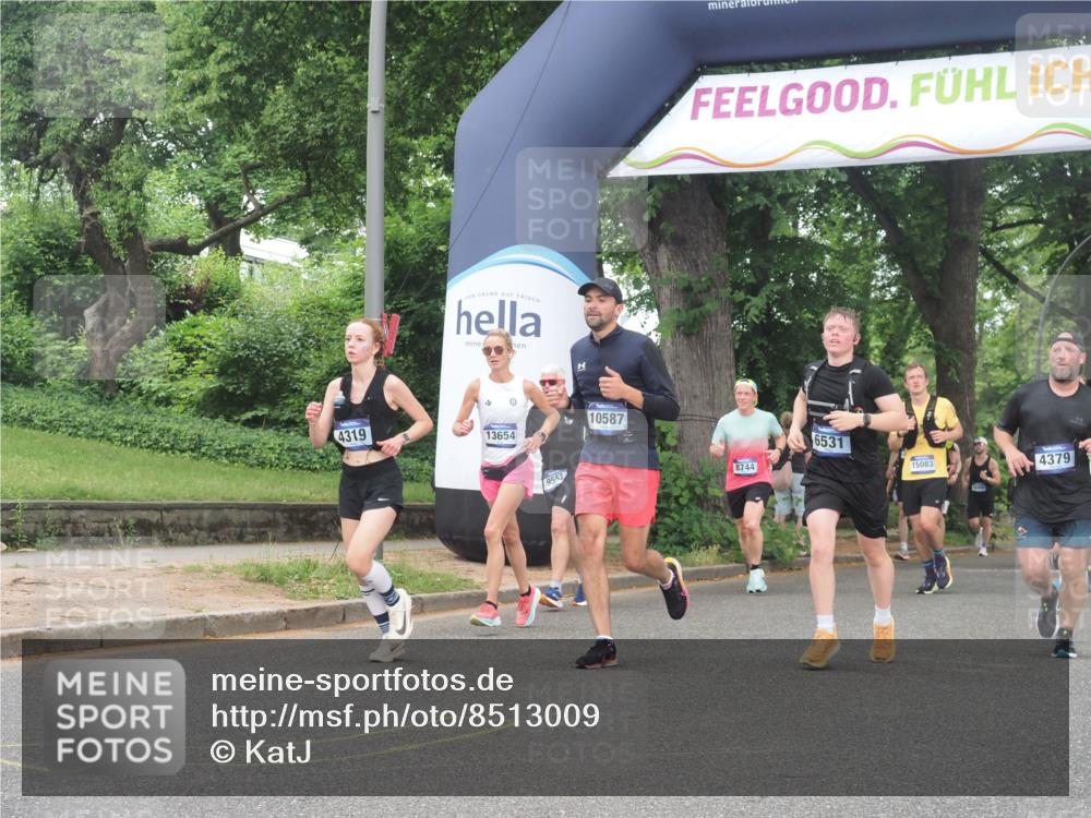 29.06.2025 - hella hamburg halbmarathon KatJ http://msf.ph/oto/8513009 29.06.2025 10:45:13 Zwischen KM18-KM19 4319, 4379, 6531 meine-sportfotos.de