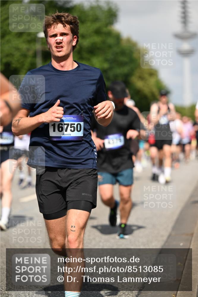 29.06.2025 - hella hamburg halbmarathon Dr. Thomas Lammeyer http://msf.ph/oto/8513085 29.06.2025 10:01:41 Kennedybrücke 1094, 1193, 1258, 1320, 1321, 1335, 1422, 1563, 1870, 2252, 2397, 2444, 2448, 2488, 2612, 2636, 2946, 3048, 3058, 3096, 3698, 3999, 4379, 4814, 4986, 5032, 5633, 5672, 5907, 6356, 6374, 6569, 6628, 6776, 7134, 7478, 7594, 7646, 7724, 7742, 7952, 7973, 7976, 8172, 8176, 8689, 8973, 9145, 9214, 9227, 9739, 10368, 10376, 10860, 11143, 11430 meine-sportfotos.de