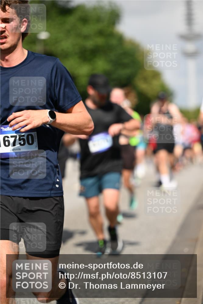 29.06.2025 - hella hamburg halbmarathon Dr. Thomas Lammeyer http://msf.ph/oto/8513107 29.06.2025 10:01:41 Kennedybrücke 1094, 1193, 1258, 1320, 1321, 1335, 1422, 1563, 1870, 2252, 2397, 2444, 2448, 2488, 2612, 2636, 2946, 3048, 3058, 3096, 3698, 3999, 4379, 4814, 4986, 5032, 5633, 5672, 5907, 6356, 6374, 6569, 6628, 6776, 7134, 7478, 7594, 7646, 7724, 7742, 7952, 7973, 7976, 8172, 8176, 8689, 8973, 9145, 9214, 9227, 9739, 10368, 10376, 10860, 11143, 11430 meine-sportfotos.de