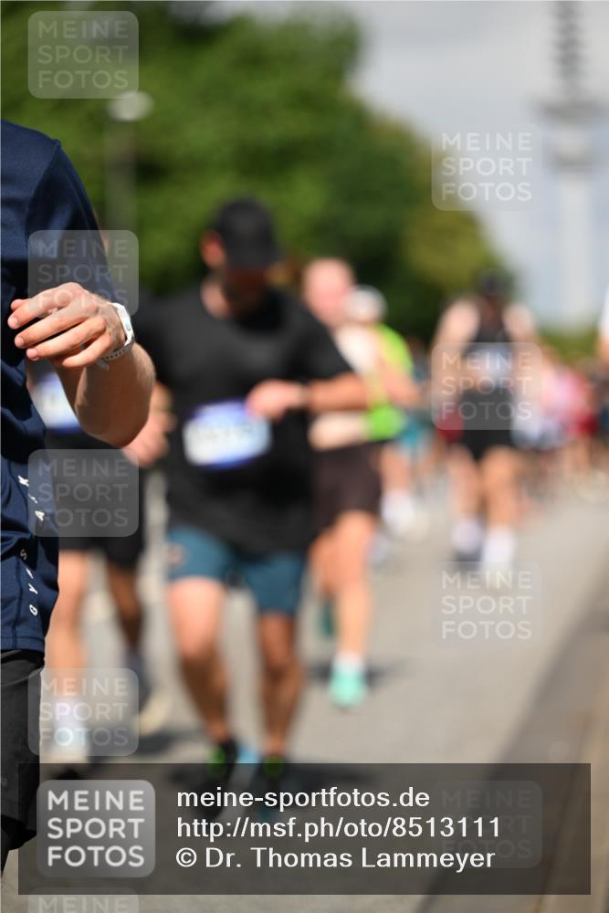 29.06.2025 - hella hamburg halbmarathon Dr. Thomas Lammeyer http://msf.ph/oto/8513111 29.06.2025 10:01:42 Kennedybrücke 1094, 1179, 1193, 1258, 1320, 1321, 1335, 1422, 1563, 1870, 2252, 2397, 2444, 2448, 2488, 2612, 2636, 2946, 3048, 3058, 3096, 3698, 3999, 4379, 4814, 4986, 5032, 5633, 5672, 5907, 6356, 6374, 6569, 6628, 6776, 7134, 7478, 7594, 7646, 7724, 7742, 7952, 7973, 7976, 8172, 8176, 8689, 8973, 9065, 9145, 9214, 9227, 9835, 10368, 10376, 10860 meine-sportfotos.de