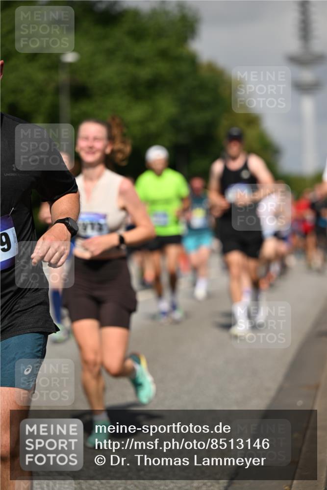 29.06.2025 - hella hamburg halbmarathon Dr. Thomas Lammeyer http://msf.ph/oto/8513146 29.06.2025 10:01:43 Kennedybrücke 1094, 1179, 1193, 1258, 1320, 1321, 1335, 1422, 1563, 1870, 2252, 2397, 2448, 2488, 2612, 2636, 2946, 3048, 3058, 3999, 4379, 4814, 4986, 5032, 5093, 5633, 5672, 5907, 6356, 6374, 6569, 6628, 6776, 7134, 7478, 7594, 7646, 7724, 7742, 7952, 7973, 7976, 8172, 8176, 8689, 8973, 9065, 9145, 9214, 9227, 9835, 10368, 10376, 10860, 11217 meine-sportfotos.de