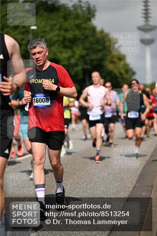 29.06.2025 - hella hamburg halbmarathon Dr. Thomas Lammeyer http://msf.ph/oto/8513254 29.06.2025 10:01:46 Kennedybrücke 1179, 1193, 1258, 1320, 1321, 1335, 1422, 1563, 1870, 2252, 2397, 2448, 2488, 2612, 2636, 2946, 3048, 3058, 3251, 3999, 4379, 4814, 4986, 5032, 5093, 5633, 5672, 6164, 6356, 6374, 6569, 6628, 6776, 7134, 7478, 7594, 7646, 7724, 7742, 7952, 7973, 7976, 8176, 8508, 8689, 8973, 9057, 9065, 9145, 9214, 9227, 9656, 9835, 10860, 11208, 11217 meine-sportfotos.de