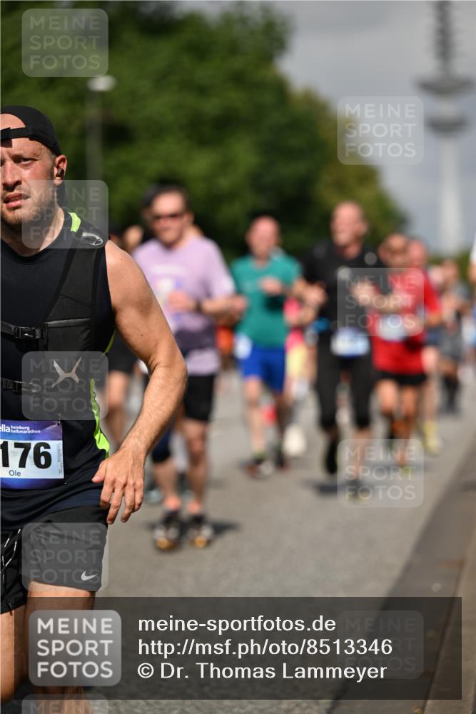 29.06.2025 - hella hamburg halbmarathon Dr. Thomas Lammeyer http://msf.ph/oto/8513346 29.06.2025 10:01:49 Kennedybrücke 1179, 1258, 1320, 1321, 1335, 1563, 1870, 2252, 2397, 2448, 2488, 2612, 2636, 2946, 3058, 3251, 4379, 4814, 4986, 5032, 5093, 5672, 6164, 6356, 6569, 6628, 6776, 6897, 7409, 7478, 7594, 7646, 7724, 7742, 7952, 7973, 7976, 8176, 8508, 8689, 8973, 9057, 9065, 9145, 9227, 9656, 9835, 11208, 11217 meine-sportfotos.de