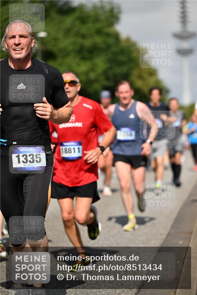 29.06.2025 - hella hamburg halbmarathon Dr. Thomas Lammeyer http://msf.ph/oto/8513434 29.06.2025 10:01:52 Kennedybrücke 1179, 1258, 1321, 1335, 1563, 1870, 2070, 2397, 2448, 2488, 2612, 2636, 3251, 4379, 4814, 4986, 5093, 5672, 6164, 6356, 6569, 6628, 6776, 6897, 7065, 7409, 7478, 7509, 7594, 7646, 7724, 7952, 7973, 7976, 8176, 8449, 8508, 8689, 9057, 9065, 9145, 9656, 9835, 11208, 11217, 11310 meine-sportfotos.de