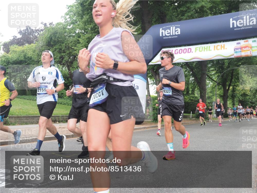 29.06.2025 - hella hamburg halbmarathon KatJ http://msf.ph/oto/8513436 29.06.2025 10:45:26 Zwischen KM18-KM19 2159, 4767, 7189 meine-sportfotos.de