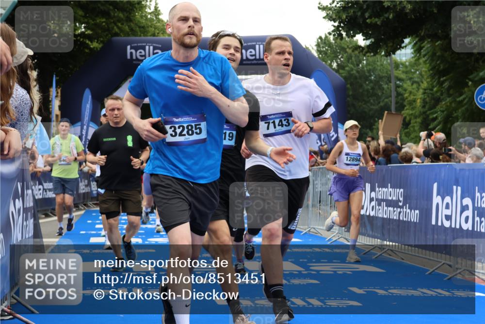 29.06.2025 - hella hamburg halbmarathon Strokosch-Dieckow http://msf.ph/oto/8513451 29.06.2025 11:20:25 Ziel 1471, 1658, 2053, 3278, 3285, 5034, 5957, 6482, 6833, 7143, 7838, 8844, 8860, 12894, 12977, 13255, 14168, 14180, 14564, 14701, 16419, 16950, 17311, 17449 meine-sportfotos.de