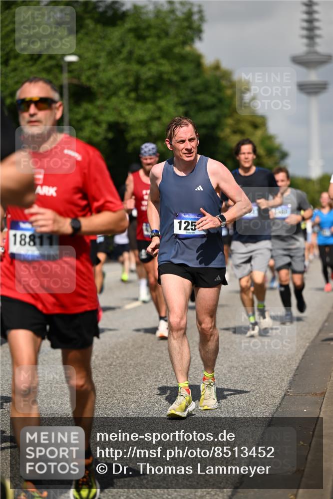 29.06.2025 - hella hamburg halbmarathon Dr. Thomas Lammeyer http://msf.ph/oto/8513452 29.06.2025 10:01:52 Kennedybrücke 1179, 1258, 1321, 1335, 1563, 1870, 2070, 2397, 2448, 2488, 2612, 2636, 3251, 4379, 4814, 4986, 5093, 5672, 6164, 6356, 6569, 6628, 6776, 6897, 7065, 7409, 7478, 7509, 7594, 7646, 7724, 7952, 7973, 7976, 8176, 8449, 8508, 8689, 9057, 9065, 9145, 9656, 9835, 11208, 11217, 11310 meine-sportfotos.de
