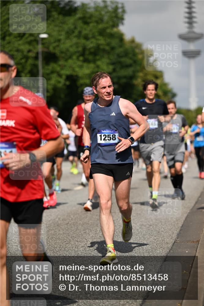 29.06.2025 - hella hamburg halbmarathon Dr. Thomas Lammeyer http://msf.ph/oto/8513458 29.06.2025 10:01:52 Kennedybrücke 1179, 1258, 1321, 1335, 1563, 1870, 2070, 2397, 2448, 2488, 2612, 2636, 3251, 4379, 4814, 4986, 5093, 5672, 6164, 6356, 6569, 6628, 6776, 6897, 7065, 7409, 7478, 7509, 7594, 7646, 7724, 7952, 7973, 7976, 8176, 8449, 8508, 8689, 9057, 9065, 9145, 9656, 9835, 11208, 11217, 11310 meine-sportfotos.de