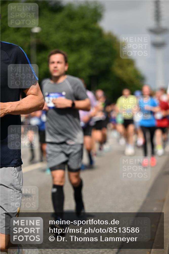 29.06.2025 - hella hamburg halbmarathon Dr. Thomas Lammeyer http://msf.ph/oto/8513586 29.06.2025 10:01:56 Kennedybrücke 1179, 1258, 1335, 1563, 1870, 2070, 2397, 2448, 2488, 2612, 2636, 2711, 3251, 4814, 4986, 5093, 5672, 5894, 6164, 6356, 6628, 6897, 7065, 7409, 7478, 7509, 7594, 7646, 7724, 7896, 7976, 8176, 8449, 8508, 8590, 8689, 9057, 9065, 9145, 9656, 9835, 11208, 11217, 11310, 11416 meine-sportfotos.de