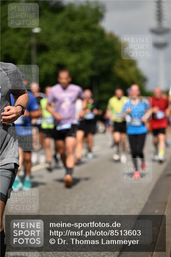 29.06.2025 - hella hamburg halbmarathon Dr. Thomas Lammeyer http://msf.ph/oto/8513603 29.06.2025 10:01:57 Kennedybrücke 1179, 1258, 1335, 1563, 1870, 2070, 2397, 2417, 2448, 2488, 2612, 2636, 2711, 3251, 4814, 4903, 4986, 5093, 5672, 5775, 5894, 6164, 6356, 6580, 6628, 6897, 7065, 7409, 7478, 7509, 7594, 7646, 7724, 7896, 7976, 8176, 8449, 8508, 8590, 8689, 9057, 9065, 9145, 9656, 9835, 11208, 11217, 11310, 11416 meine-sportfotos.de