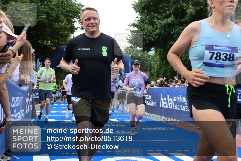 29.06.2025 - hella hamburg halbmarathon Strokosch-Dieckow http://msf.ph/oto/8513619 29.06.2025 11:20:28 Ziel 1471, 2053, 3278, 3285, 4737, 4739, 5034, 5957, 6482, 6833, 7143, 7781, 7838, 8844, 8860, 12894, 12933, 12977, 14168, 14180, 14564, 14701, 16419, 16950, 17449, 18098 meine-sportfotos.de