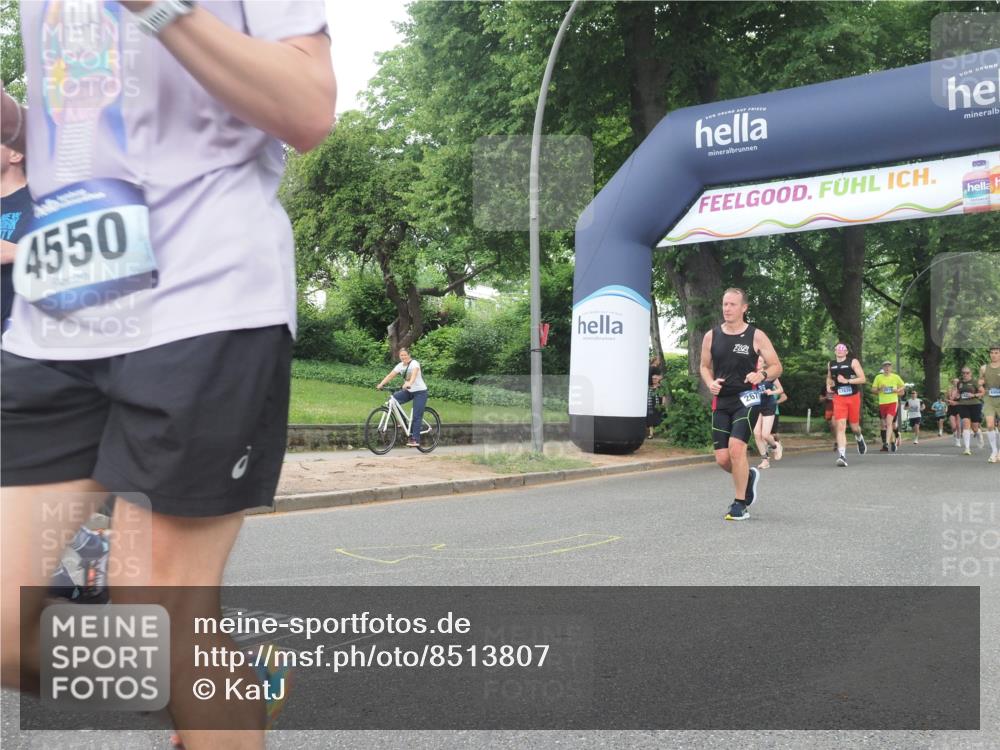 29.06.2025 - hella hamburg halbmarathon KatJ http://msf.ph/oto/8513807 29.06.2025 10:45:42 Zwischen KM18-KM19 1642, 2348, 2584, 2677, 2759, 2855, 3114, 4550, 6860, 8392 meine-sportfotos.de