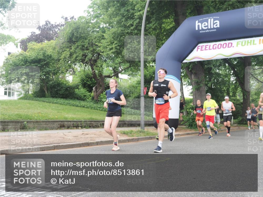 29.06.2025 - hella hamburg halbmarathon KatJ http://msf.ph/oto/8513861 29.06.2025 10:45:45 Zwischen KM18-KM19 2348, 2584, 2619, 2677, 2759, 2855, 3114, 4550, 6860, 8392 meine-sportfotos.de