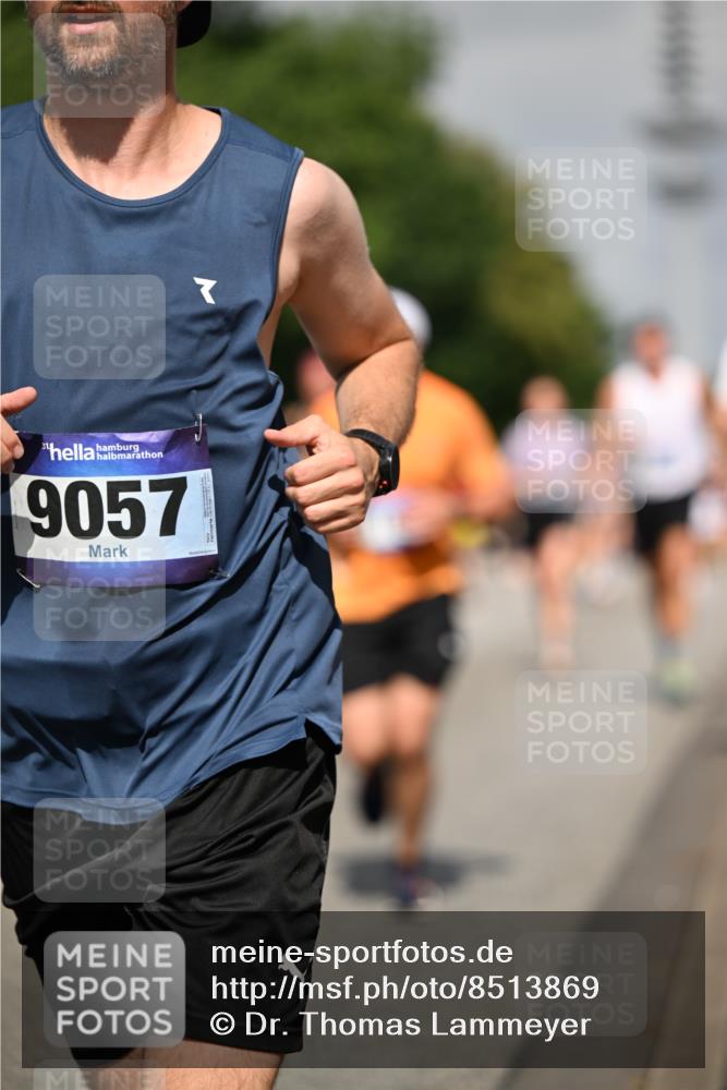 29.06.2025 - hella hamburg halbmarathon Dr. Thomas Lammeyer http://msf.ph/oto/8513869 29.06.2025 10:02:05 Kennedybrücke 1179, 1563, 1815, 2029, 2070, 2417, 2448, 2488, 2612, 2636, 2711, 3041, 3114, 3251, 4814, 4903, 5093, 5305, 5378, 5672, 5775, 5894, 6164, 6272, 6356, 6580, 6897, 7065, 7409, 7509, 7896, 7976, 8311, 8449, 8508, 8590, 9012, 9057, 9065, 9145, 9562, 9656, 9835, 11208, 11214, 11217, 11310, 11416 meine-sportfotos.de