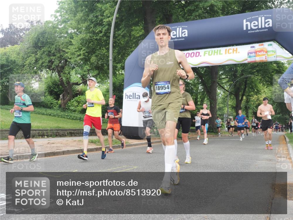 29.06.2025 - hella hamburg halbmarathon KatJ http://msf.ph/oto/8513920 29.06.2025 10:45:47 Zwischen KM18-KM19 2348, 2619, 2677, 3279 meine-sportfotos.de