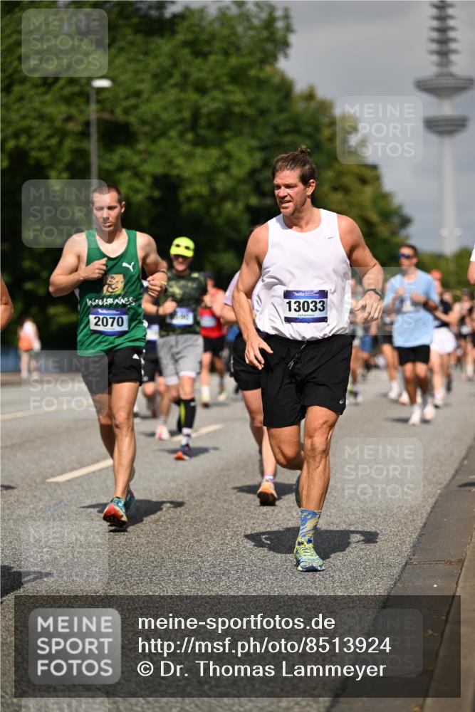 29.06.2025 - hella hamburg halbmarathon Dr. Thomas Lammeyer http://msf.ph/oto/8513924 29.06.2025 10:02:07 Kennedybrücke 1179, 1563, 1815, 2029, 2070, 2417, 2448, 2488, 2612, 2636, 2711, 3041, 3114, 3251, 4814, 4903, 5093, 5259, 5305, 5378, 5775, 5894, 6164, 6272, 6580, 6754, 6897, 7065, 7409, 7509, 7856, 7896, 7976, 8311, 8449, 8508, 8590, 8825, 9012, 9057, 9065, 9145, 9562, 9656, 9835, 11208, 11214, 11217, 11310, 11416 meine-sportfotos.de
