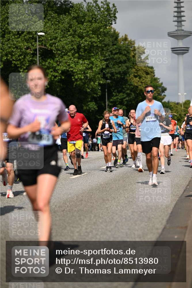29.06.2025 - hella hamburg halbmarathon Dr. Thomas Lammeyer http://msf.ph/oto/8513980 29.06.2025 10:02:10 Kennedybrücke 1034, 1179, 1563, 1815, 2029, 2070, 2417, 2612, 2636, 2711, 3041, 3114, 3251, 3819, 4814, 4903, 5093, 5259, 5305, 5378, 5775, 5894, 6164, 6272, 6580, 6754, 6897, 7065, 7409, 7509, 7856, 7896, 8311, 8449, 8508, 8590, 8825, 9012, 9057, 9065, 9562, 9656, 9835, 10084, 11208, 11214, 11217, 11310, 11416 meine-sportfotos.de
