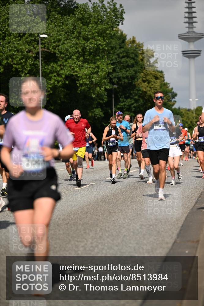 29.06.2025 - hella hamburg halbmarathon Dr. Thomas Lammeyer http://msf.ph/oto/8513984 29.06.2025 10:02:10 Kennedybrücke 1034, 1179, 1563, 1815, 2029, 2070, 2417, 2612, 2636, 2711, 3041, 3114, 3251, 3819, 4814, 4903, 5093, 5259, 5305, 5378, 5775, 5894, 6164, 6272, 6580, 6754, 6897, 7065, 7409, 7509, 7856, 7896, 8311, 8449, 8508, 8590, 8825, 9012, 9057, 9065, 9562, 9656, 9835, 10084, 11208, 11214, 11217, 11310, 11416 meine-sportfotos.de