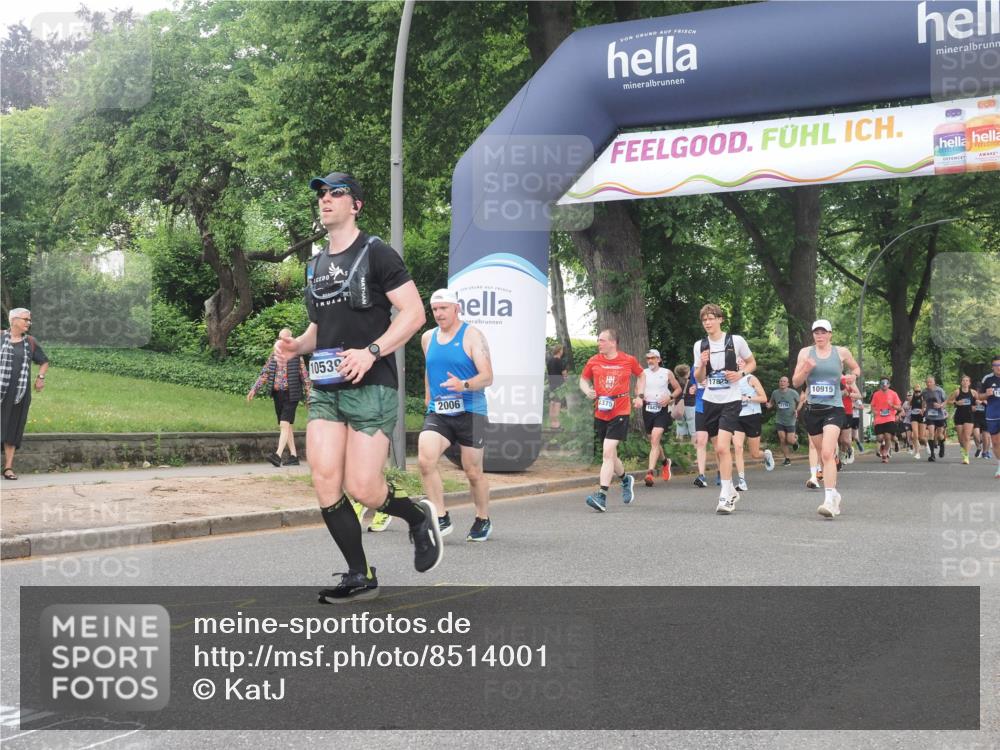 29.06.2025 - hella hamburg halbmarathon KatJ http://msf.ph/oto/8514001 29.06.2025 10:45:55 Zwischen KM18-KM19 1285, 2006, 5926, 6202 meine-sportfotos.de