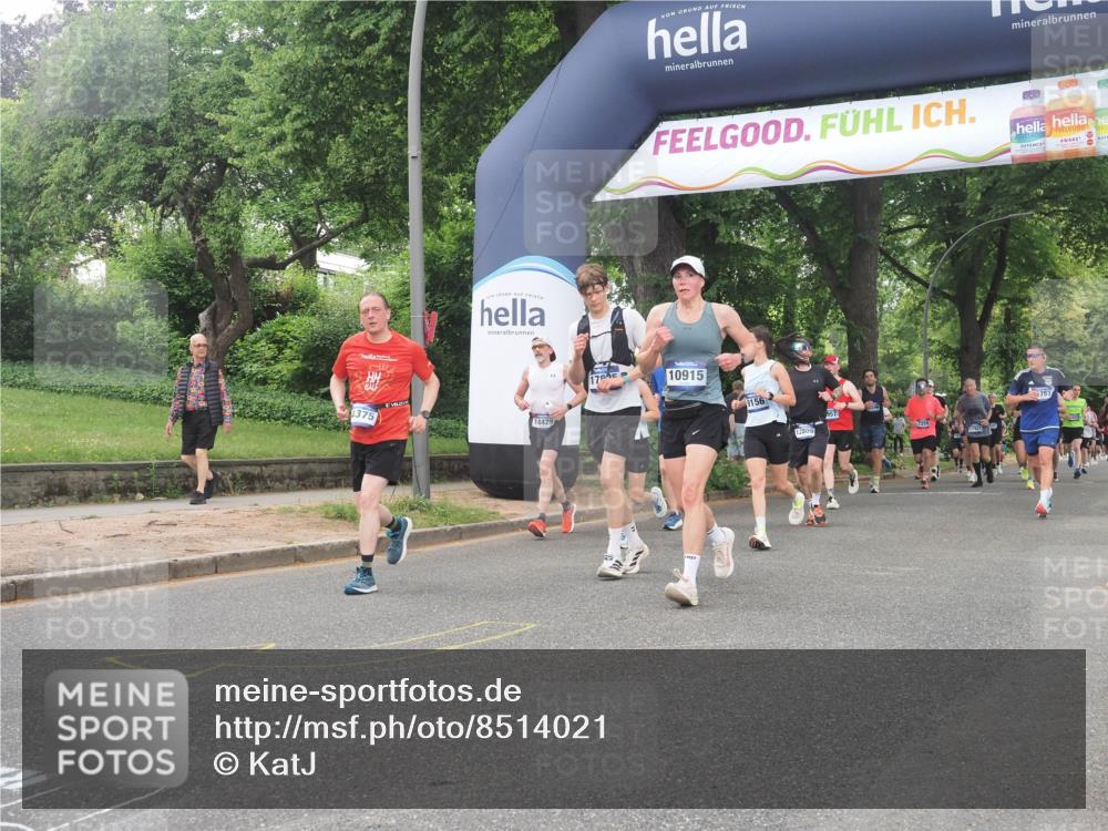 29.06.2025 - hella hamburg halbmarathon KatJ http://msf.ph/oto/8514021 29.06.2025 10:45:57 Zwischen KM18-KM19 1285, 2006, 2957 meine-sportfotos.de