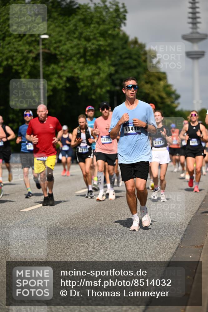 29.06.2025 - hella hamburg halbmarathon Dr. Thomas Lammeyer http://msf.ph/oto/8514032 29.06.2025 10:02:11 Kennedybrücke 1034, 1179, 1815, 2029, 2070, 2417, 2636, 2711, 3041, 3114, 3251, 3819, 4814, 4903, 5093, 5259, 5305, 5378, 5721, 5775, 5894, 6164, 6272, 6580, 6754, 6897, 7065, 7409, 7509, 7856, 7896, 8311, 8449, 8508, 8590, 8825, 9012, 9057, 9065, 9562, 9656, 9835, 10084, 11208, 11214, 11217, 11310, 11416 meine-sportfotos.de
