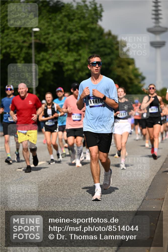 29.06.2025 - hella hamburg halbmarathon Dr. Thomas Lammeyer http://msf.ph/oto/8514044 29.06.2025 10:02:12 Kennedybrücke 1034, 1179, 1285, 1815, 2029, 2070, 2417, 2711, 3041, 3114, 3251, 3819, 4903, 5093, 5259, 5305, 5378, 5721, 5775, 5894, 6164, 6272, 6580, 6754, 6897, 7065, 7409, 7509, 7856, 7896, 8311, 8449, 8508, 8590, 8825, 9012, 9057, 9065, 9562, 9656, 9835, 10084, 11208, 11214, 11217, 11310, 11416 meine-sportfotos.de