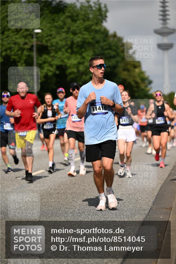 29.06.2025 - hella hamburg halbmarathon Dr. Thomas Lammeyer http://msf.ph/oto/8514045 29.06.2025 10:02:12 Kennedybrücke 1034, 1179, 1285, 1815, 2029, 2070, 2417, 2711, 3041, 3114, 3251, 3819, 4903, 5093, 5259, 5305, 5378, 5721, 5775, 5894, 6164, 6272, 6580, 6754, 6897, 7065, 7409, 7509, 7856, 7896, 8311, 8449, 8508, 8590, 8825, 9012, 9057, 9065, 9562, 9656, 9835, 10084, 11208, 11214, 11217, 11310, 11416 meine-sportfotos.de
