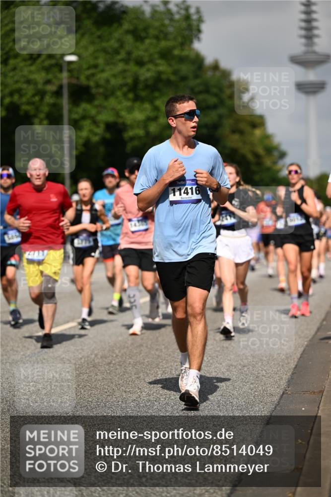 29.06.2025 - hella hamburg halbmarathon Dr. Thomas Lammeyer http://msf.ph/oto/8514049 29.06.2025 10:02:12 Kennedybrücke 1034, 1179, 1285, 1815, 2029, 2070, 2417, 2711, 3041, 3114, 3251, 3819, 4903, 5093, 5259, 5305, 5378, 5721, 5775, 5894, 6164, 6272, 6580, 6754, 6897, 7065, 7409, 7509, 7856, 7896, 8311, 8449, 8508, 8590, 8825, 9012, 9057, 9065, 9562, 9656, 9835, 10084, 11208, 11214, 11217, 11310, 11416 meine-sportfotos.de