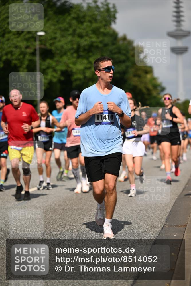 29.06.2025 - hella hamburg halbmarathon Dr. Thomas Lammeyer http://msf.ph/oto/8514052 29.06.2025 10:02:12 Kennedybrücke 1034, 1179, 1285, 1815, 2029, 2070, 2417, 2711, 3041, 3114, 3251, 3819, 4903, 5093, 5259, 5305, 5378, 5721, 5775, 5894, 6164, 6272, 6580, 6754, 6897, 7065, 7409, 7509, 7856, 7896, 8311, 8449, 8508, 8590, 8825, 9012, 9057, 9065, 9562, 9656, 9835, 10084, 11208, 11214, 11217, 11310, 11416 meine-sportfotos.de
