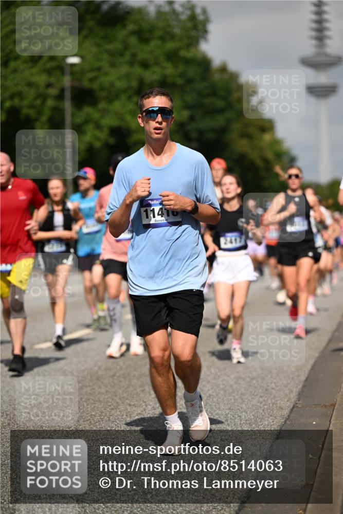 29.06.2025 - hella hamburg halbmarathon Dr. Thomas Lammeyer http://msf.ph/oto/8514063 29.06.2025 10:02:13 Kennedybrücke 1034, 1285, 1815, 2029, 2034, 2070, 2417, 2711, 3041, 3114, 3251, 3819, 4903, 5093, 5259, 5305, 5378, 5721, 5775, 5894, 6164, 6272, 6580, 6754, 6897, 7065, 7409, 7509, 7856, 7896, 8311, 8449, 8508, 8590, 8825, 9012, 9057, 9562, 9656, 10084, 11208, 11214, 11217, 11310, 11416 meine-sportfotos.de