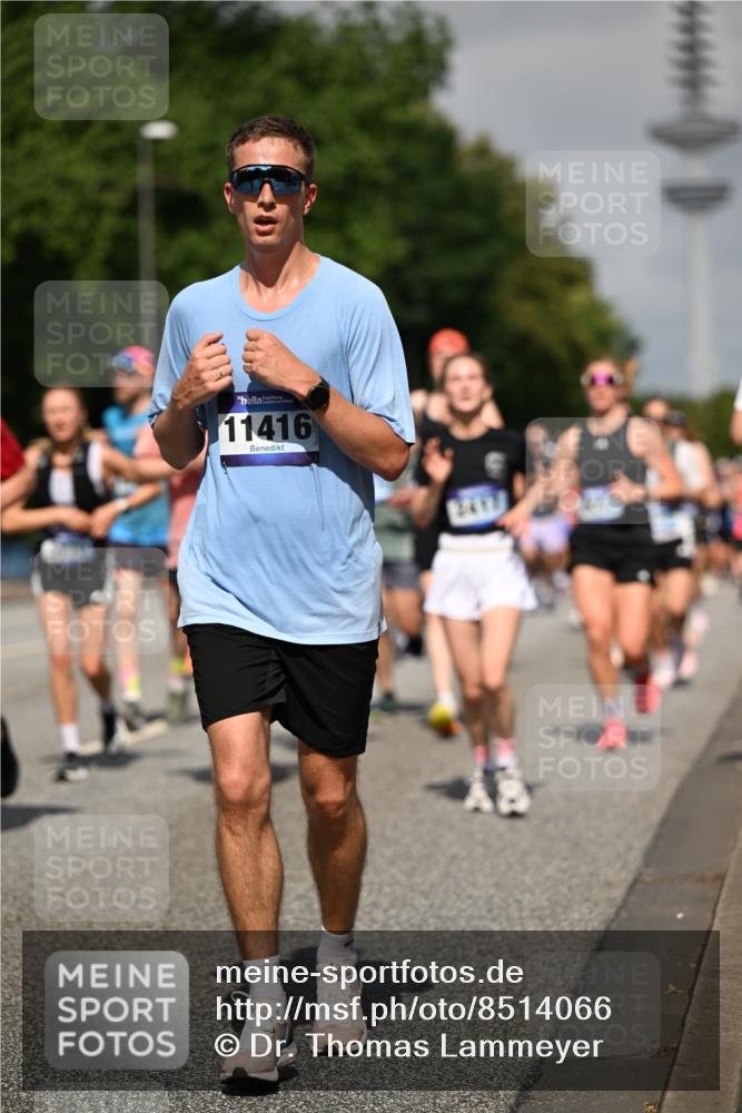 29.06.2025 - hella hamburg halbmarathon Dr. Thomas Lammeyer http://msf.ph/oto/8514066 29.06.2025 10:02:13 Kennedybrücke 1034, 1285, 1815, 2029, 2034, 2070, 2417, 2711, 3041, 3114, 3251, 3819, 4903, 5093, 5259, 5305, 5378, 5721, 5775, 5894, 6164, 6272, 6580, 6754, 6897, 7065, 7409, 7509, 7856, 7896, 8311, 8449, 8508, 8590, 8825, 9012, 9057, 9562, 9656, 10084, 11208, 11214, 11217, 11310, 11416 meine-sportfotos.de