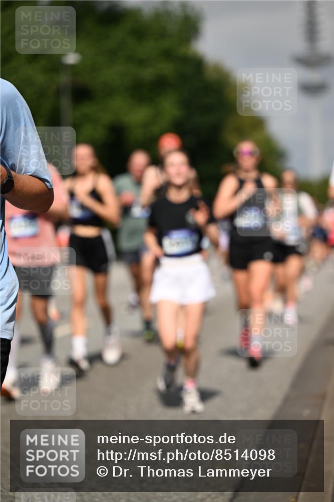 29.06.2025 - hella hamburg halbmarathon Dr. Thomas Lammeyer http://msf.ph/oto/8514098 29.06.2025 10:02:14 Kennedybrücke 1034, 1285, 1815, 2029, 2034, 2070, 2417, 2711, 3041, 3114, 3251, 3819, 3859, 4903, 5259, 5305, 5378, 5721, 5775, 5894, 6164, 6272, 6433, 6580, 6754, 6897, 7065, 7409, 7509, 7732, 7856, 7896, 8311, 8449, 8508, 8590, 8825, 9012, 9057, 9562, 9656, 9770, 10084, 11208, 11214, 11310, 11416 meine-sportfotos.de