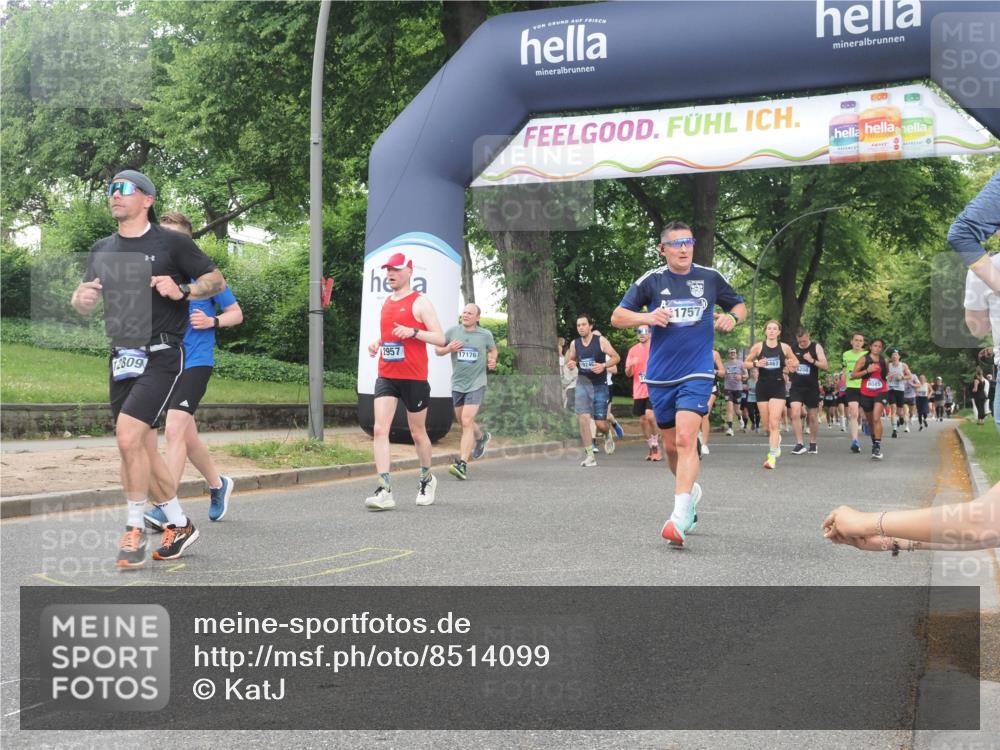 29.06.2025 - hella hamburg halbmarathon KatJ http://msf.ph/oto/8514099 29.06.2025 10:45:59 Zwischen KM18-KM19 1285, 2006, 2957, 7259 meine-sportfotos.de