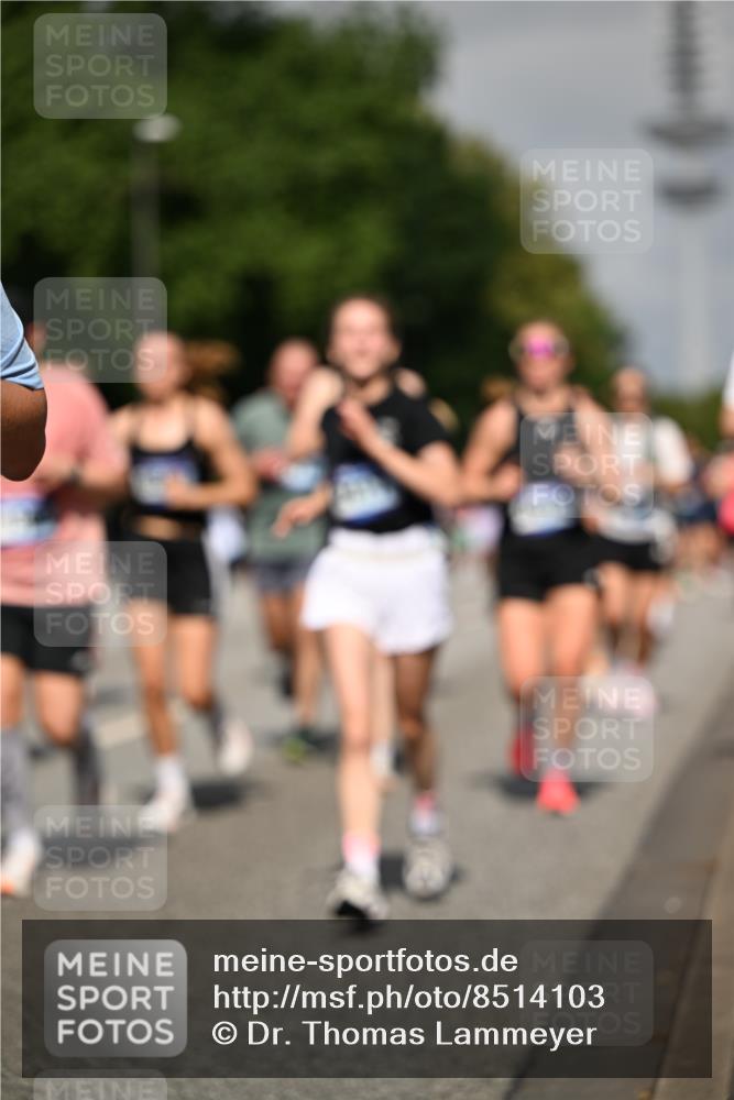 29.06.2025 - hella hamburg halbmarathon Dr. Thomas Lammeyer http://msf.ph/oto/8514103 29.06.2025 10:02:14 Kennedybrücke 1034, 1285, 1815, 2029, 2034, 2070, 2417, 2711, 3041, 3114, 3251, 3819, 3859, 4903, 5259, 5305, 5378, 5721, 5775, 5894, 6164, 6272, 6433, 6580, 6754, 6897, 7065, 7409, 7509, 7732, 7856, 7896, 8311, 8449, 8508, 8590, 8825, 9012, 9057, 9562, 9656, 9770, 10084, 11208, 11214, 11310, 11416 meine-sportfotos.de