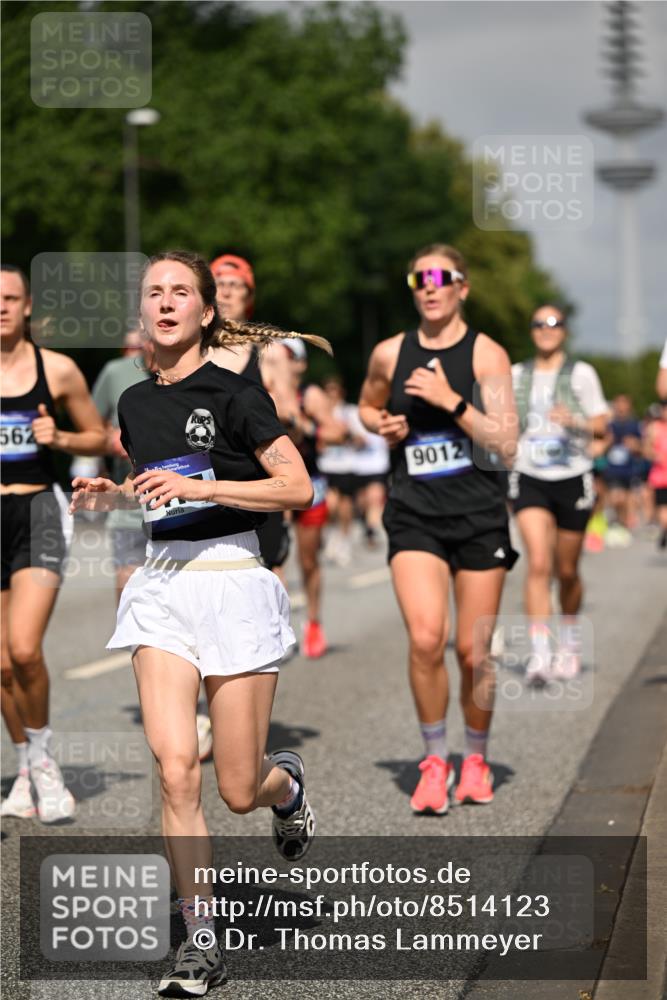 29.06.2025 - hella hamburg halbmarathon Dr. Thomas Lammeyer http://msf.ph/oto/8514123 29.06.2025 10:02:15 Kennedybrücke 1034, 1285, 1815, 2029, 2034, 2070, 2417, 2656, 2711, 3041, 3114, 3251, 3819, 3859, 4903, 5259, 5305, 5378, 5721, 5775, 5894, 6164, 6272, 6433, 6580, 6754, 6877, 6897, 7065, 7369, 7409, 7509, 7732, 7856, 7896, 8311, 8393, 8449, 8590, 8825, 9012, 9057, 9562, 9770, 10084, 11208, 11214, 11310, 11416 meine-sportfotos.de